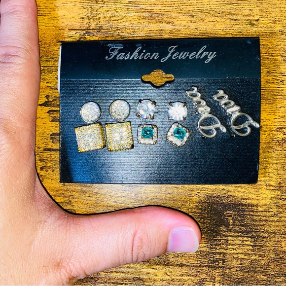 Earrings a few pairs - Picture 4 of 4